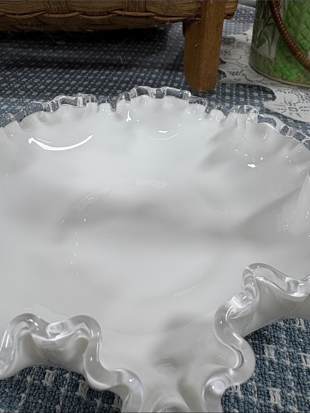 Fenton Silver Crest white milk glass basket, featuring a ruffled clear edge - Picture 3 of 4